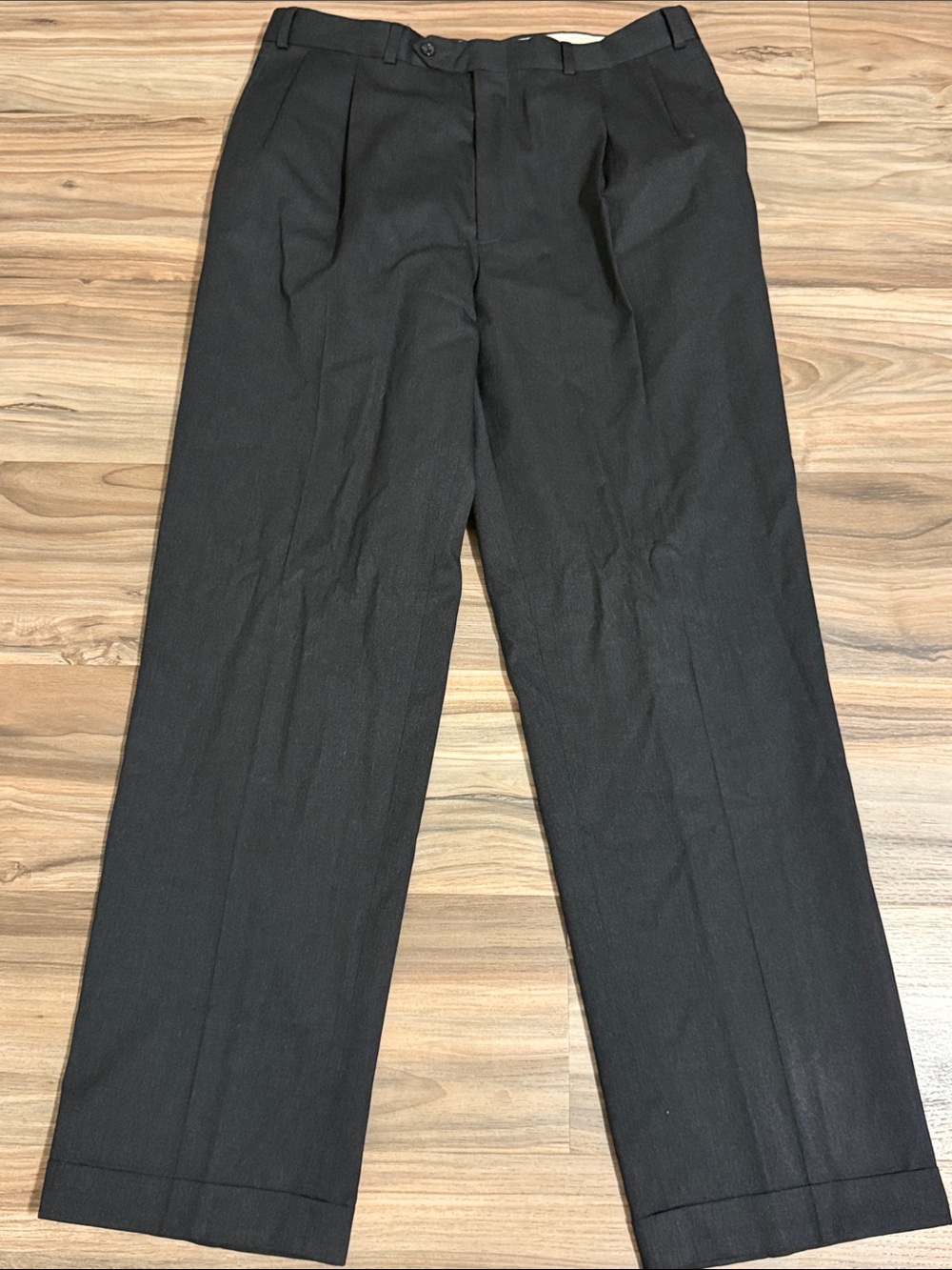 Vineyard Vines Wool Pleated Dress Pants Mens Size 35x33 Charcoal Straight Cuffed